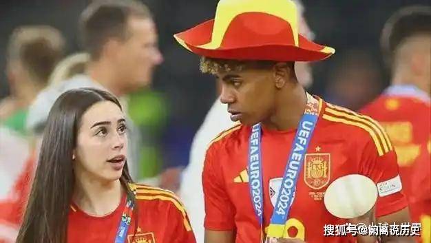 落选金球奖!亚马尔女友晒亲密合照力挺男友:你永远是我的金球,我爱你