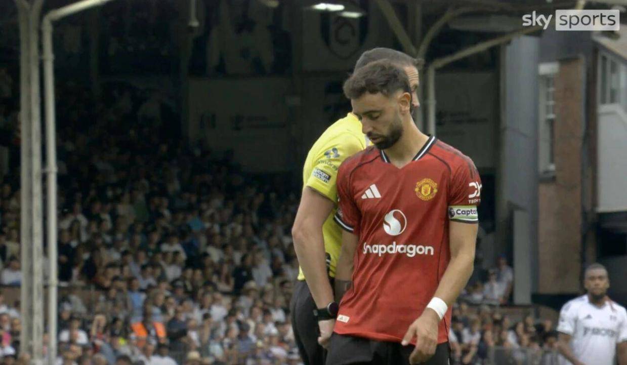 B费亲自回应离开曼联传闻!会继续踢点球,将努力改进避免再罚丢